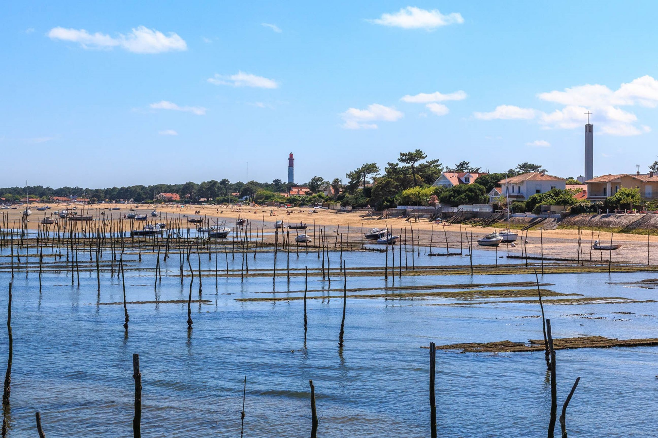 Le Cap Ferret avec son phare et ses parcs à huitres